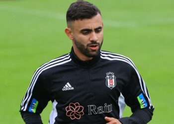 بشكتاش التركي يحسم مستقبل غزال نهائيا