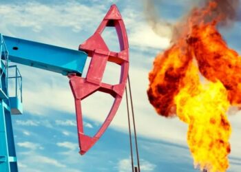 النفط يسجل مكاسب أسبوعية بدعم مؤشرات إيجابية من أميركا والصين