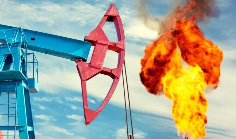 النفط يسجل مكاسب أسبوعية بدعم مؤشرات إيجابية من أميركا والصين