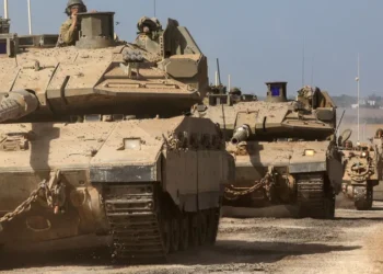 اشتباكات ضارية وانفجارات عنيفة وسط رفح أثناء تحرك آليات إسرائيلية