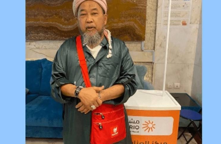 بعد صبره 20 عاما.. أبناء مواطن ماليزي يحققون حلم أبيهم بالحج