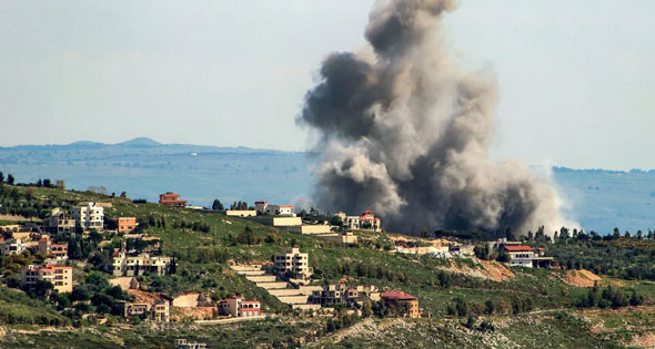 بعد اغتيال قائد كبير.. جبهة لبنان تشتعل وحزب الله يمطر إسرائيل بعشرات الصواريخ 1 بعد اغتيال قائد كبير.. جبهة لبنان تشتعل وحزب الله يمطر إسرائيل بعشرات الصواريخ