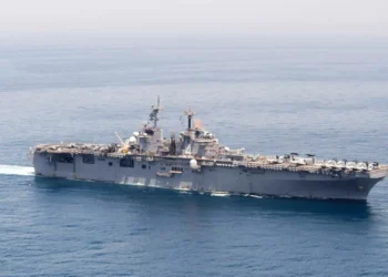 الحوثي يعلن استهداف السفينة توتور.. والجيش الأمريكي يصدر بيانا