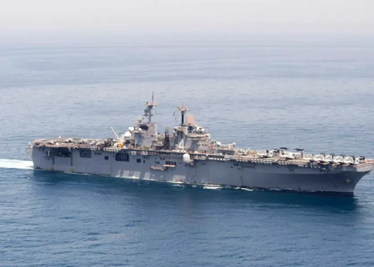 الحوثي يعلن استهداف السفينة توتور.. والجيش الأمريكي يصدر بيانا 1 الحوثي يعلن استهداف السفينة توتور.. والجيش الأمريكي يصدر بيانا