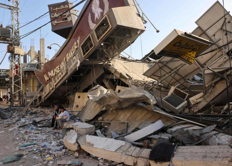 خلال العيد..تجدد القصف الإسرائيلي على مخيم النصيرات وسط قطاع غزة مخلفا 17 قتيلا ومصابين 1 خلال العيد..تجدد القصف الإسرائيلي على مخيم النصيرات وسط قطاع غزة مخلفا 17 قتيلا ومصابين