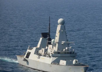 الحوثي يقصف سفينتين بصواريخ قبالة سواحل عدن