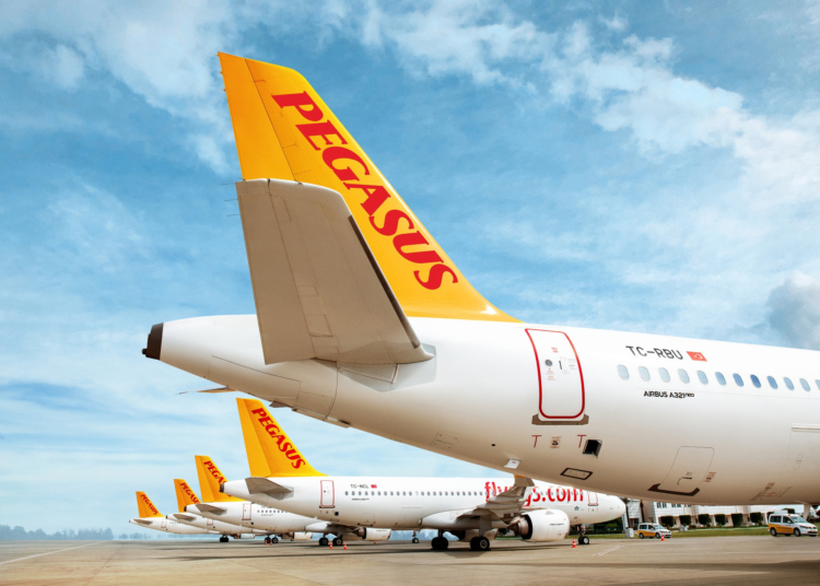 قبل إقرار البرلمان.. أتراك يتحفظون على زيادة رسوم مغادرة البلاد