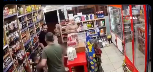 مهددا إياه بالطعن والقتل.. تركي يعتدي بالضرب على طفل تونسي 1 مهددا إياه بالطعن والقتل.. تركي يعتدي بالضرب على طفل تونسي