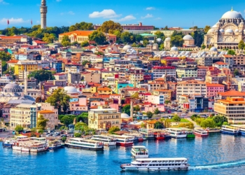 في طريقها من روسيا لتونس.. جنوح سفينة بسواحل إسطنبول وبدء عملية الإنقاذ