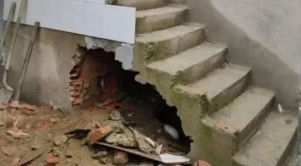 المغرب: تحقيق ينتهي بالعثور على رجل بعد 6 سنوات من دفنه في جدار منزله 1 جدار