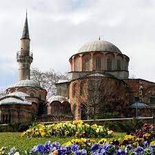 جامع “كاريه” بإسطنبول يستقبل أول صلاة عيد بعد 8 عقود من استخدامه كمتحف ومستودع