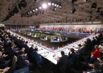 أميركا تدعم “سلاماً عادلاً” بأوكرانيا.. وماكرون: لا استسلام