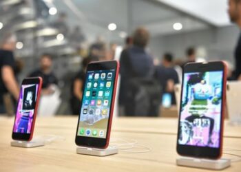 15 ولاية ومقاطعة أمريكية تنضم لدعوى ضد عملاق الهواتف “أبل” لهذا السبب