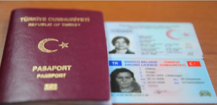 تركيا.. ما حقيقة ادعاءات سحب الجنسية من آلاف الأجانب؟