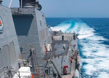 الحوثي: هاجمنا 3 سفن بينهم مدمرة أميركية