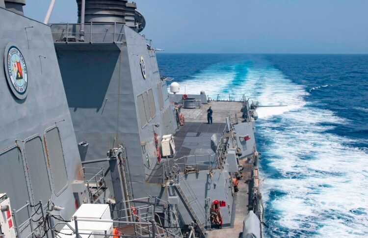 الحوثي: هاجمنا 3 سفن بينهم مدمرة أميركية