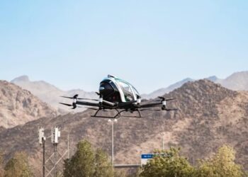 السعودية تكشف النقاب عن “التاكسي الجوي” لأول مرة في مناسك الحج (شاهد)