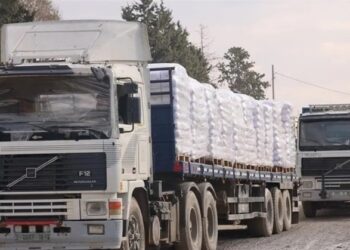 كدس هائل لشاحنات المساعدات شرق سيناء بسبب إغلاق معبر رفح