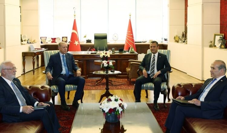 أردوغان في مقر المعارضة لأول مرة منذ 18 عاما.. ما أهدافه من ذلك؟ 1 أردوغان في مقر المعارضة لأول مرة منذ 18 عاما.. ما أهدافه من ذلك؟
