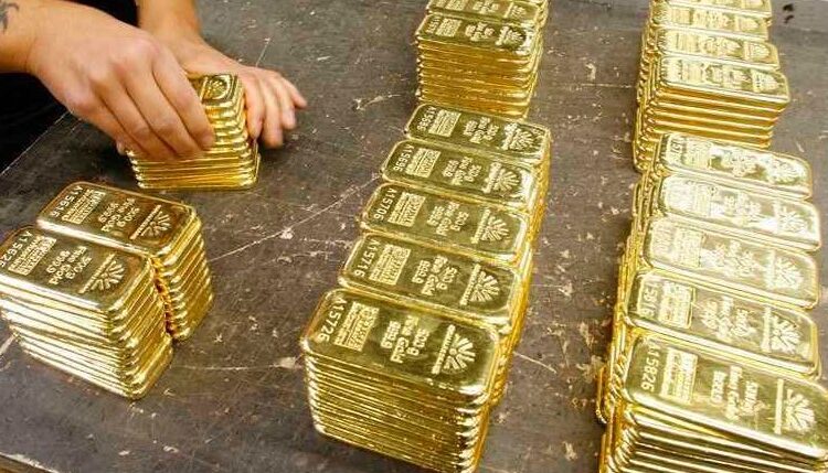 بريق الذهب يخفت بحثا عن دلائل حول مسار الفائدة الأميركية