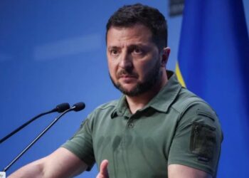 ثقة الأوكرانيين بزيلينسكي تتراجع لأدنى مستوى