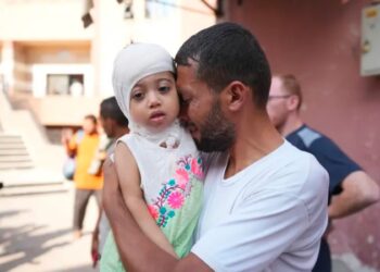 21 طفلا مريضا يغادرون غزة.. في أول إجلاء طبي منذ شهر