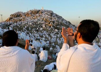 أكثر من مليوني حاج يقفون بعرفة لأداء ركن الحج الأعظم