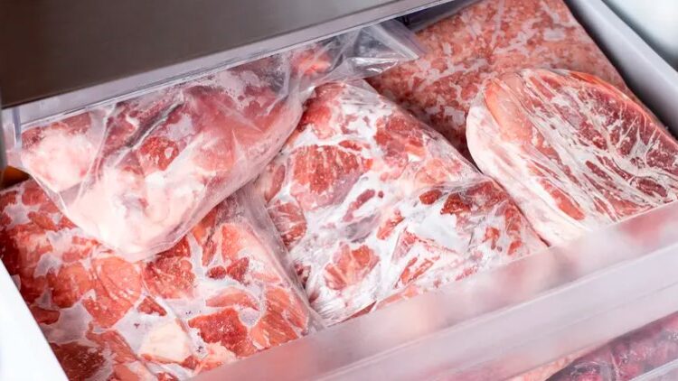 3 أخطاء نرتكبها جميعا عند تجميد لحوم الأضحية.. احذرها 1 3 أخطاء نرتكبها جميعا عند تجميد لحوم الأضحية.. احذرها