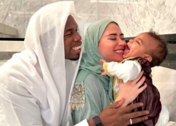 النجم الفرنسي بوغبا يؤدي مناسك الحج رفقة زوجته البوليفية 