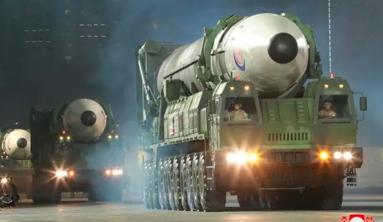 كوريا الشمالية زودت روسيا بمليون قذيفة مقابل تكنولوجيا نووية