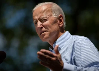 بايدن في زلة جديدة: فخور بكوني أول امرأة سوداء تعمل مع رئيس أسود!