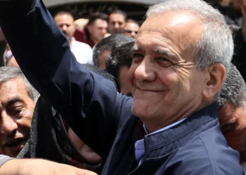 بعد انتخابه رئيسا لإيران.. بزشكيان يتلقى تهنئة قادة وزعماء العالم 4 بعد انتخابه رئيسا لإيران.. بزشكيان يتلقى تهنئة قادة وزعماء العالم