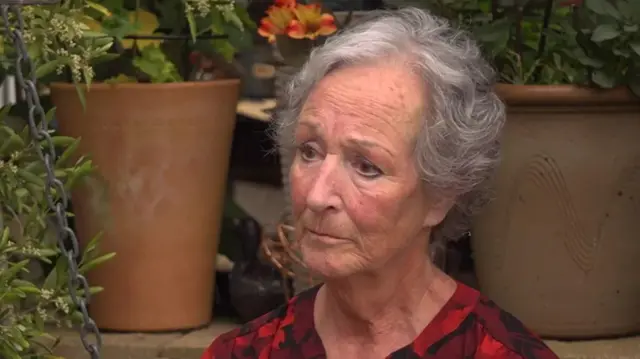 بريطانيا: رغم تجريم "القتل الرحيم ".. أم تعترف بإنهاء حياة ابنها المصاب بالسرطان 1 بريطانيا: رغم تجريم “القتل الرحيم “.. أم تعترف بإنهاء حياة ابنها المصاب بالسرطان