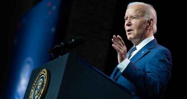 ديمقراطيون يطالبون بايدن بالانسحاب