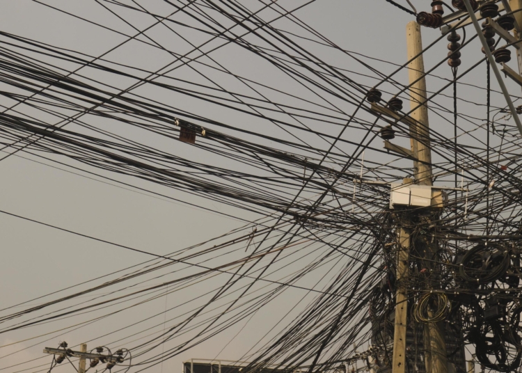 مطالبة موظفيها بالمغادرة.. تركيا تقطع الاتصالات والانترنت عن شمال سوريا