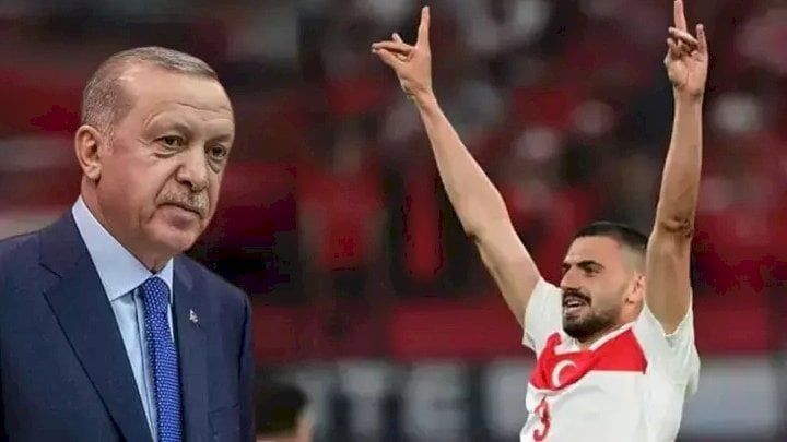 اتساع أزمة "الذئاب الرمادية" باستدعاء سفير تركيا بألمانيا.. وأردوغان يعلق على احتفال اللاعب 1 اتساع أزمة “الذئاب الرمادية” باستدعاء سفير تركيا بألمانيا.. وأردوغان يعلق على احتفال اللاعب