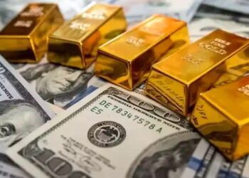 الدولار يتراجع والذهب إلى ارتفاع طفيف وسط ترقب بيانات التضخم بأمريكا 5 الدولار يتراجع والذهب إلى ارتفاع طفيف وسط ترقب بيانات التضخم بأمريكا