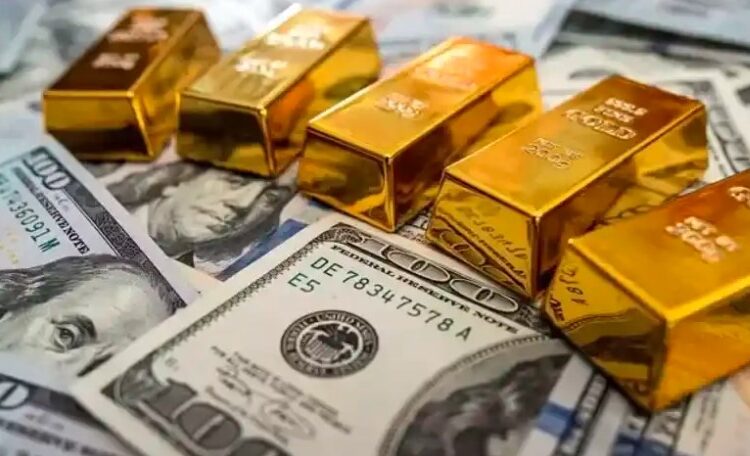 الدولار يتراجع والذهب إلى ارتفاع طفيف وسط ترقب بيانات التضخم بأمريكا