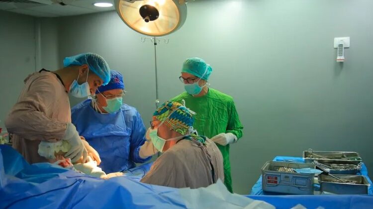 إنقاذ جنين في بطن والدته الشهيدة في النصيرات وسط القطاع 