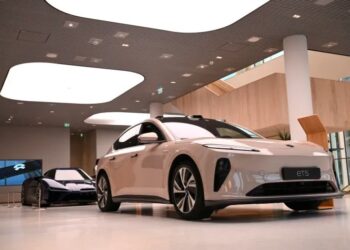 أوروبا تستعد لانتقام صيني محتمل ردا على فرض رسوم على السيارات