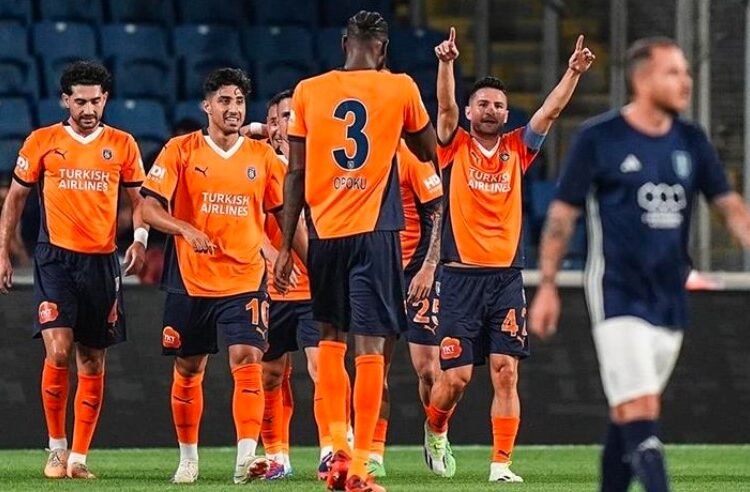 قدم.. باشاك شهير يمطر شباك لا فيوريتا بسداسية 1 قدم.. باشاك شهير يمطر شباك لا فيوريتا بسداسية