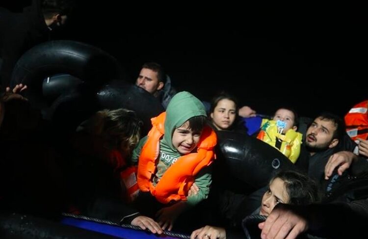 خفر السواحل التركي ينقذ 25 مهاجرا دفعتهم اليونان