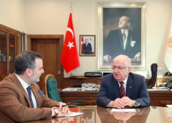 وزير الدفاع التركي: نأمل ببدء عملية جديدة مع سوريا