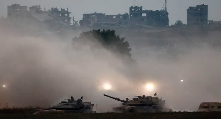 وسط إطلاق نار كثيف.. دبابات إسرائيلية تقتحم مدينة غزة 1 وسط إطلاق نار كثيف.. دبابات إسرائيلية تقتحم مدينة غزة