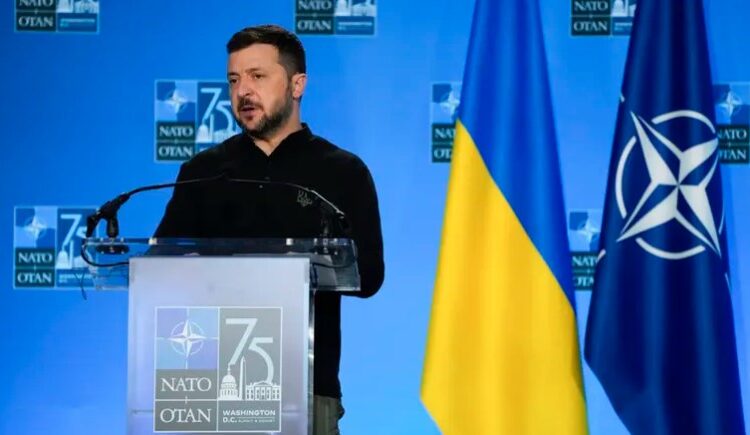 زيلينسكي يطالب دول الناتو برفع “كل القيود” على قصف روسيا