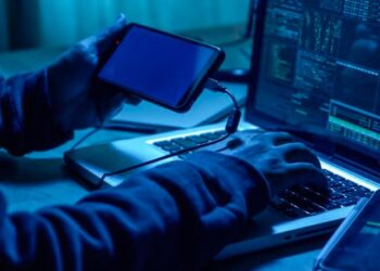 هيئات الرقابة السيبرانية العالمية تحذر من الاحتيالات بعد خلل “كراود سترايك”