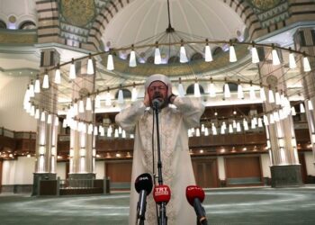 مساجد تركيا تصدح بالأدعية والصلوات إحياء لذكرى الانقلاب الفاشل