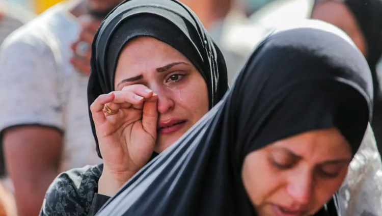 غزيّون يروون قصص فقدان عائلاتهم في العدوان.. مواقف مؤثرة 1 غزيّون يروون قصص فقدان عائلاتهم في العدوان.. مواقف مؤثرة