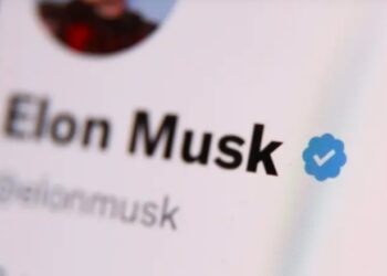 منصة إكس متهمة بخداع المستخدمين بواسطة العلامة الزرقاء