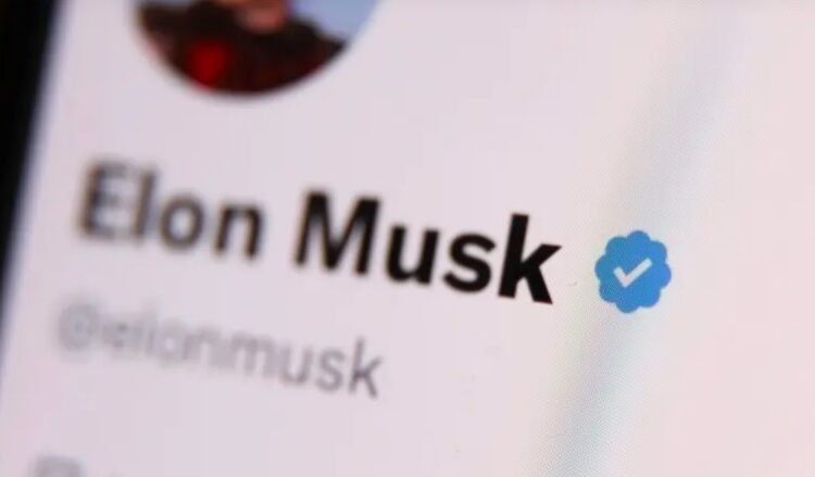 منصة إكس متهمة بخداع المستخدمين بواسطة العلامة الزرقاء